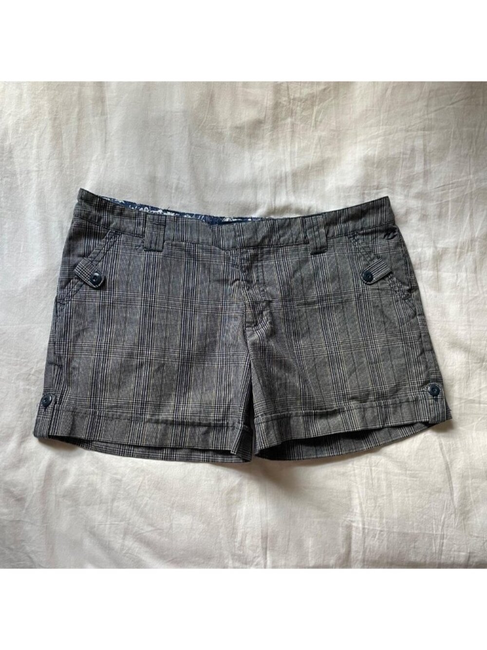 2000s Billabong plaid shorts Size 11, fits low...